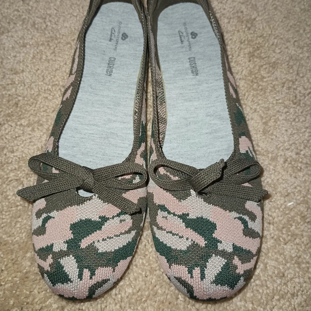 Cloudsteppers by Clarks Carly Hope Camouflage‎ Flats with Bow 8M